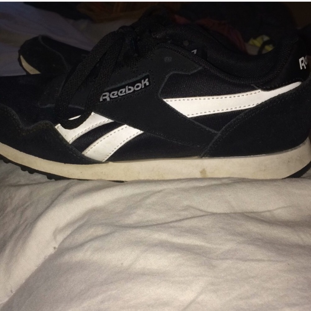 Black Reebok Classics - Picture 2 of 5